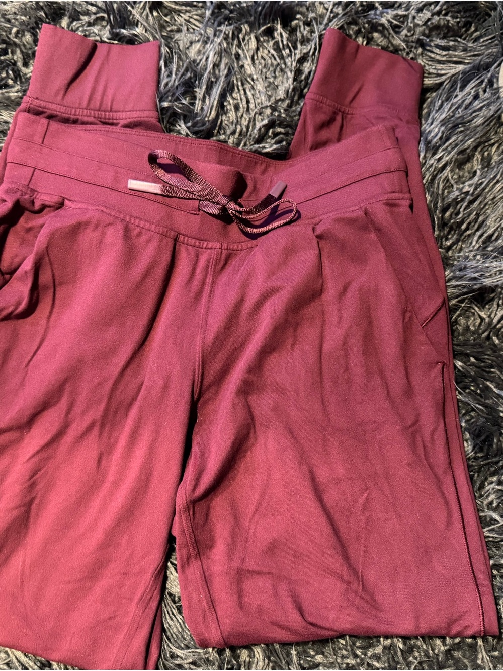 BNWOT lululemon athletica in Garnet (Burgundy/Maroon)Drawstring Joggers